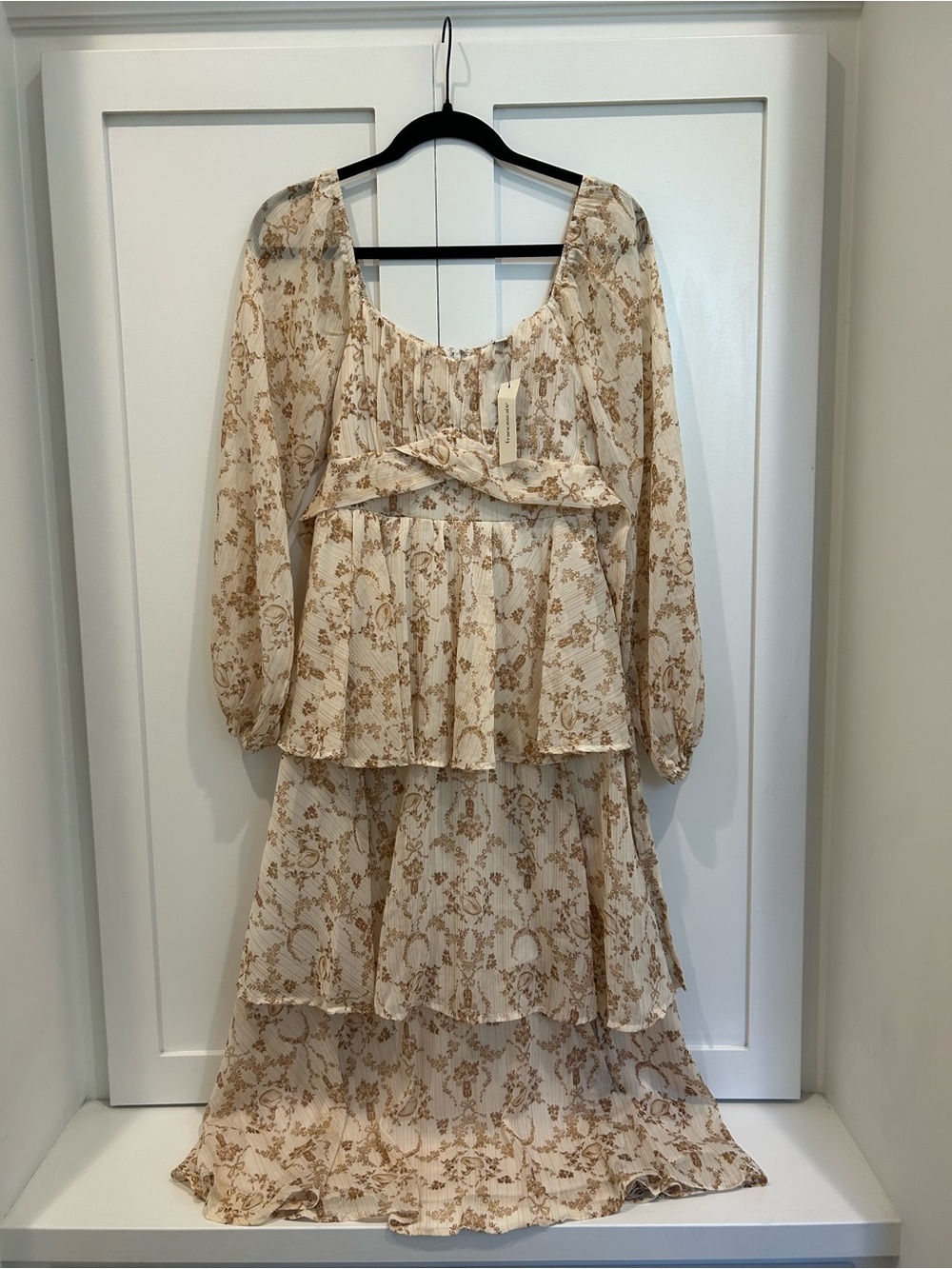 Francesca’s Swan Toile Tiered Midi Dress Cream Gold Size S NWT